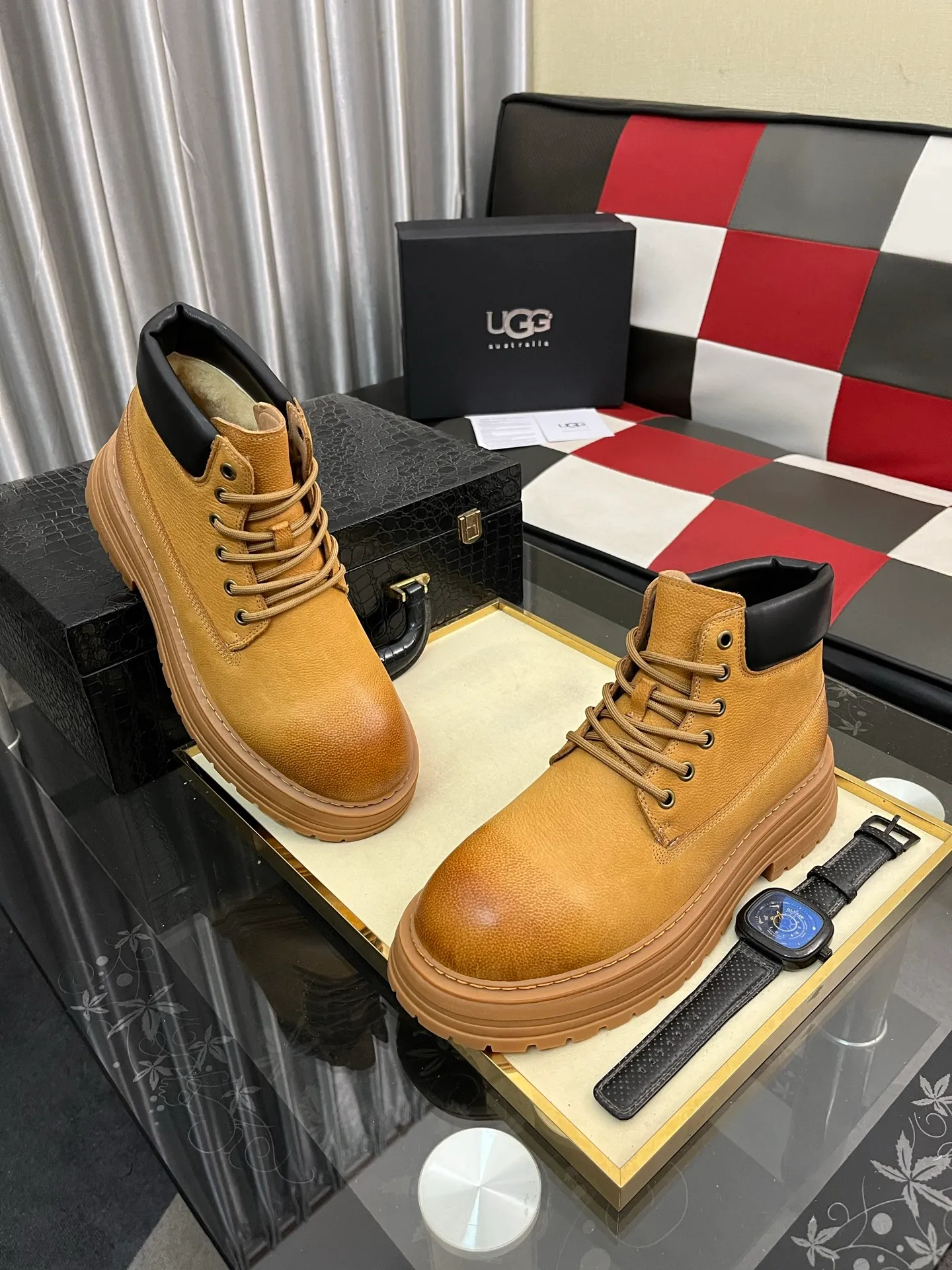 Men's Men's Shoes 💰660⌚️⌚️New UGG fur-integrated men's simple and fashionable snow shoes. The most worth buying at the end of this year are warm casual shoes. Whether you are out and about at home, their comfortable and warm performance will be your most suitable fashion companion! The material is cowhide upper and imported wool is used inside. Two layers of cowhide for warmth and comfort! The eva+ rubber patch outsole is cushioned, wear-resistant, and has good elasticity. It is light and wear-resistant, comfortable and soft, and the new simple cut is more fashionable. It has both practicality and fashion sense, so you no longer have to worry about how to match it in winter, while still maintaining fashionable taste. High-quality genuine wool produced in Dongguan. The material depends on the details! Size: 38-39-40-41-42-43-44-45